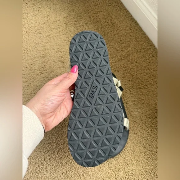 TEVA Original Universal Metallic Flat Sandals Gold Champagne Women’s Size 8 - Picture 3 of 6